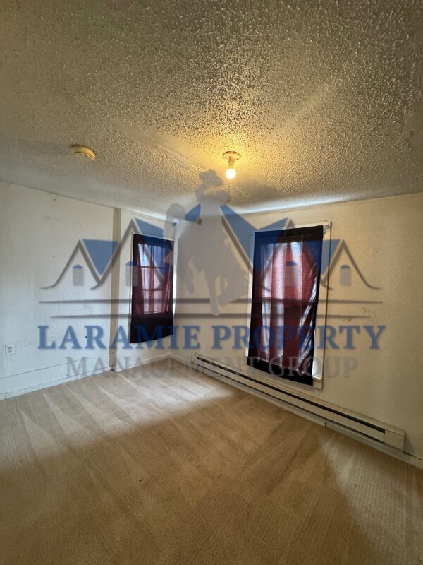 Building Photo - 614 S 5th St