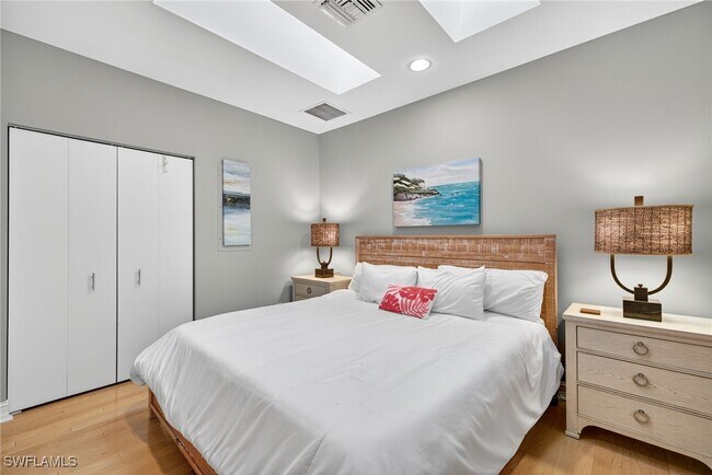 Building Photo - 740 5th Ave N