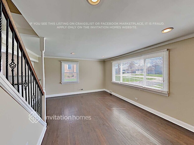 Building Photo - 336 W Brookfield St