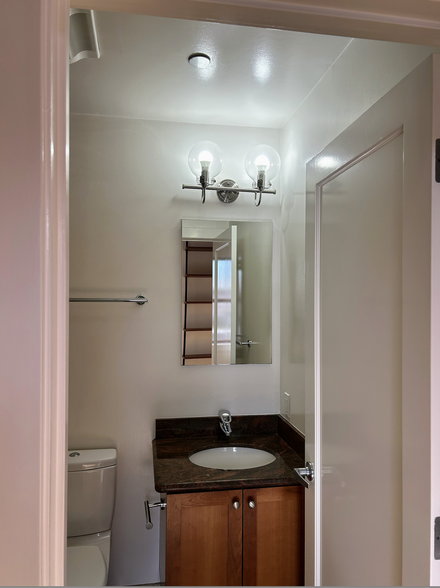 Bedroom 1 attached bathroom - 535 29th St