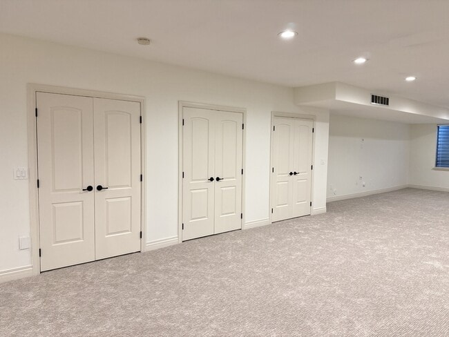 Building Photo - 14328 S Log Home Ln