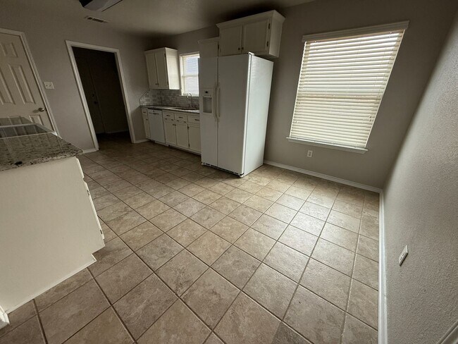 Building Photo - 408 Viola Dr