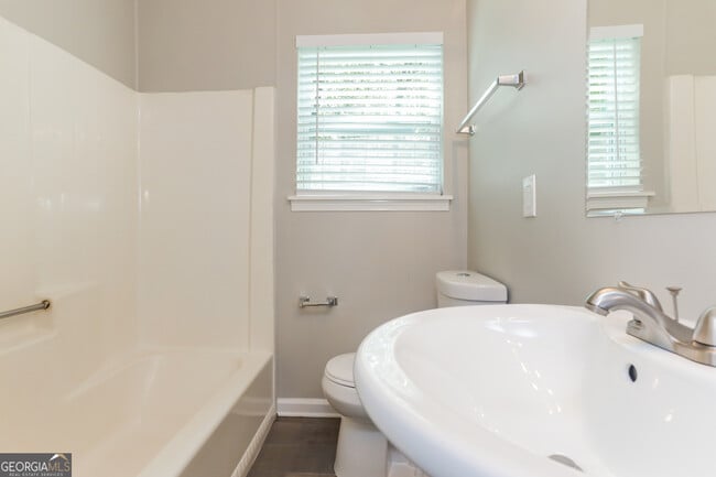 Building Photo - 5819 S Quail Dr