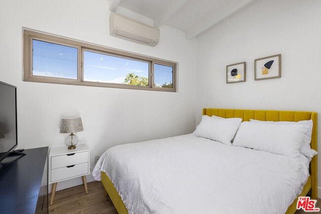 Building Photo - 44251 Russell Ln