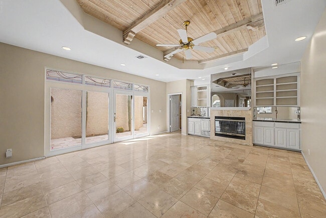 Building Photo - 8407 E Del Camino Dr