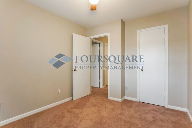 Building Photo - Spacious Townhome with Wood-Burning Fireplace, Large Deck & Storage Room , Convenient North Ridge...