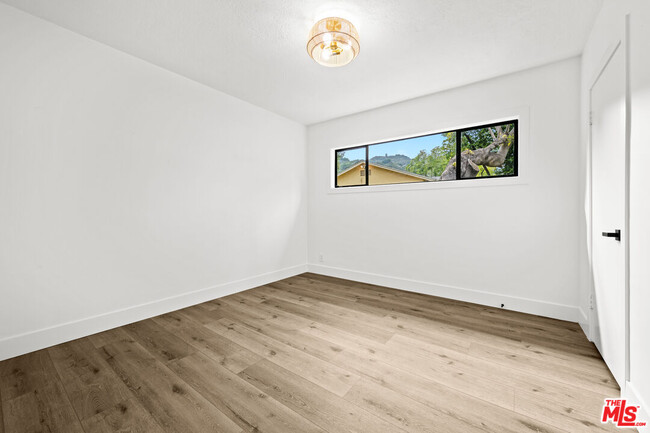 Building Photo - 1027 Acanto Pl