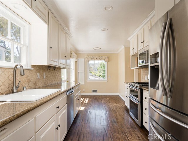 Building Photo - 3220 Palos Verdes Dr N