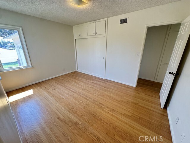 Building Photo - 933 W Autumn Dr