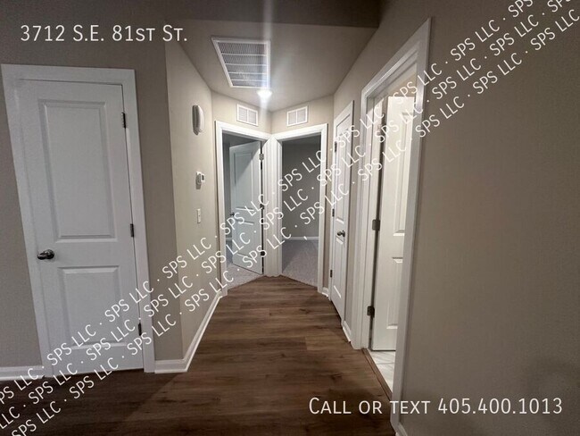 Building Photo - 3712 SE 81st St