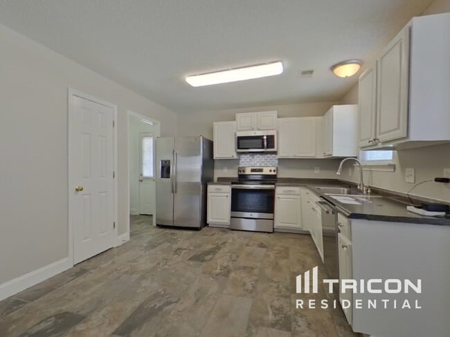 Building Photo - 209 Oakpointe Dr