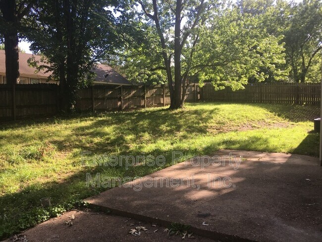 Building Photo - 7019 Shadow Oaks Dr