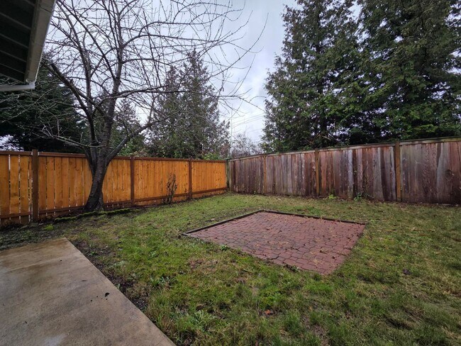 Building Photo - Beautifully updated home!