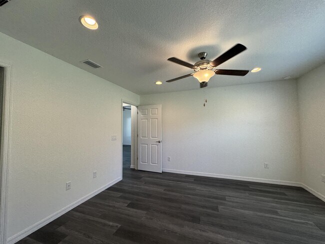 Building Photo - 9 Malauka Loop