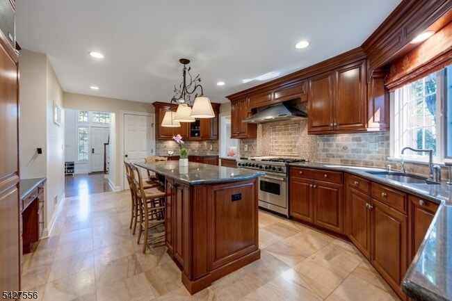 Building Photo - 7 Byron Rd