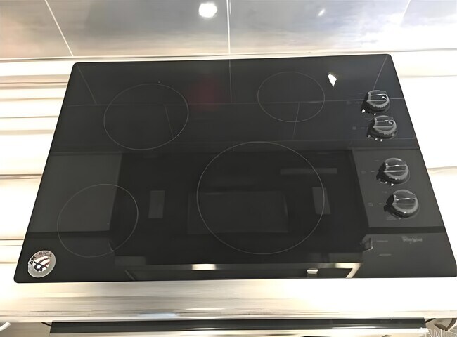 Building Photo - 425 W Beech St