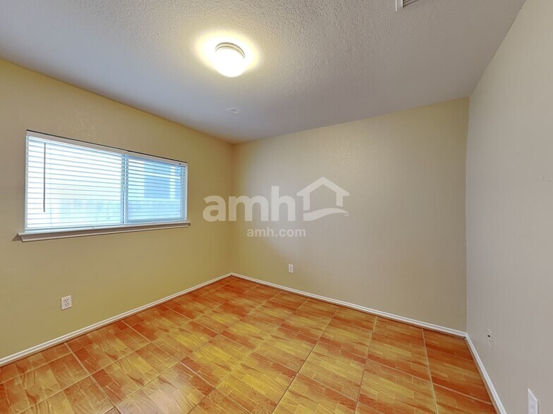 Building Photo - 10832 Otter Pass