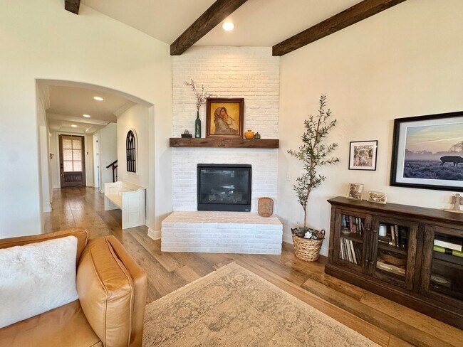 Building Photo - 4 Bedroom Home with Office in Walking Distance to Schools