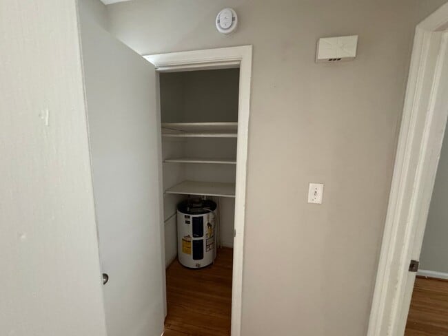 Building Photo - 3432 Washburn Ave