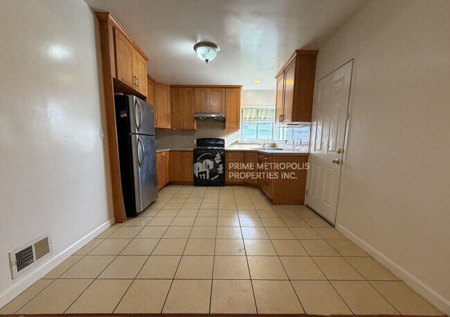 Building Photo - 999 31st St