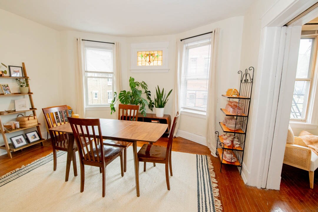 Building Photo - 1628 De Sales Ln