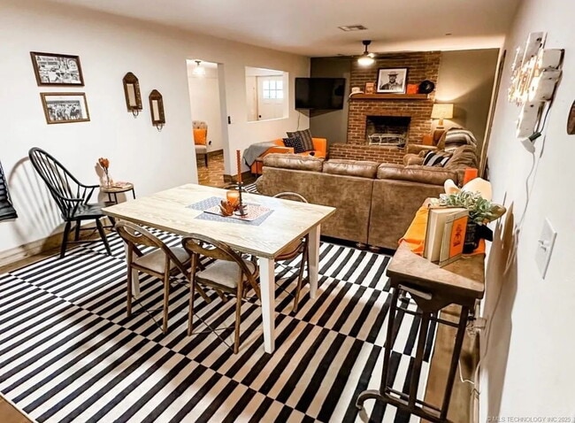 Building Photo - 3 Bedroom 2 Bath House for Lease!!