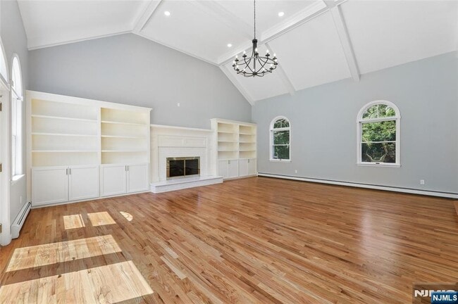 Building Photo - 2 W Saddle River Rd