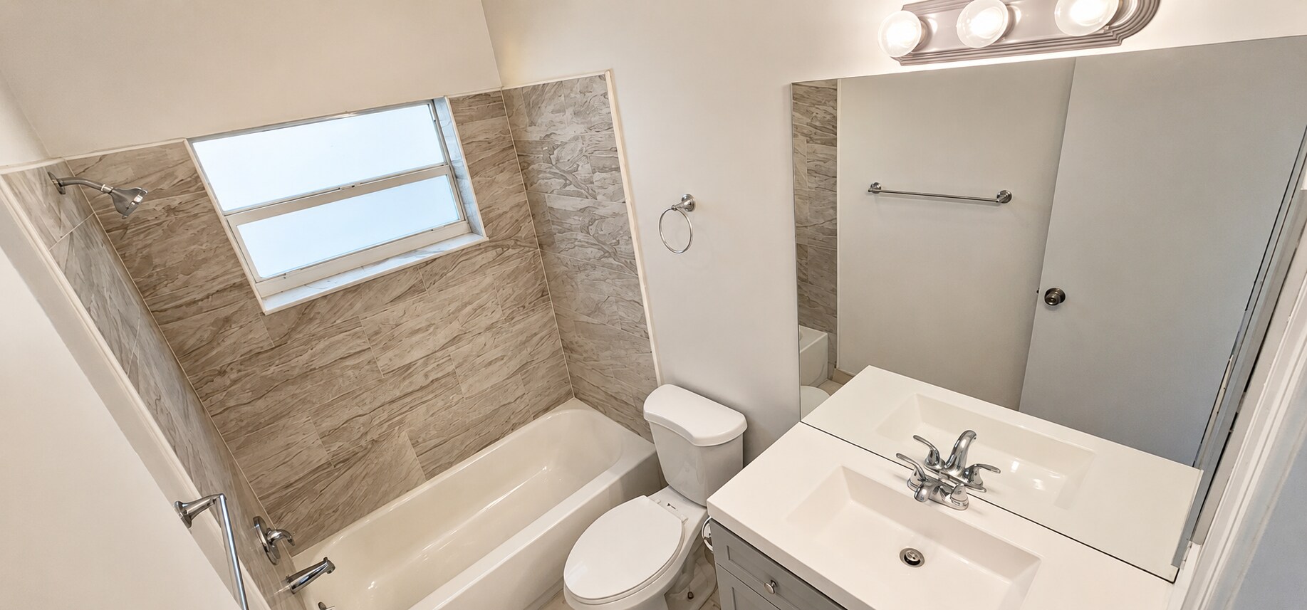 Building Photo - 1016 Manor Dr