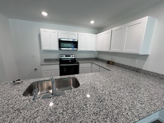 Building Photo - "Charming 4-Bedroom Home in Spring Hill, F...