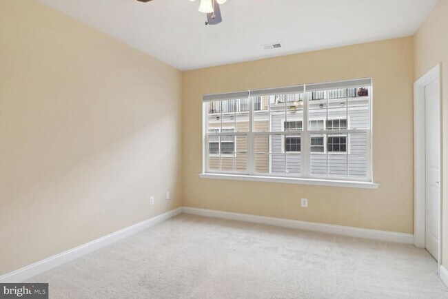 Building Photo - 11 Gardenside Pl