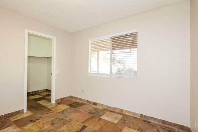 Building Photo - 3310 W Rose Garden Ln