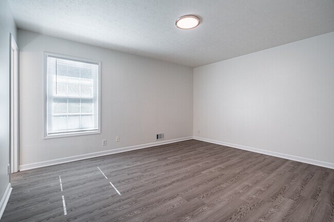 Building Photo - Stunningly renovated 4 bedroom 3 bathroom ...