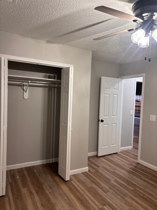 Building Photo - 3402 W Center St