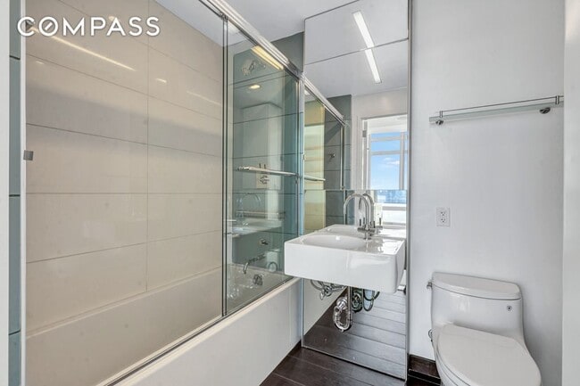 Building Photo - 2 N 5th St