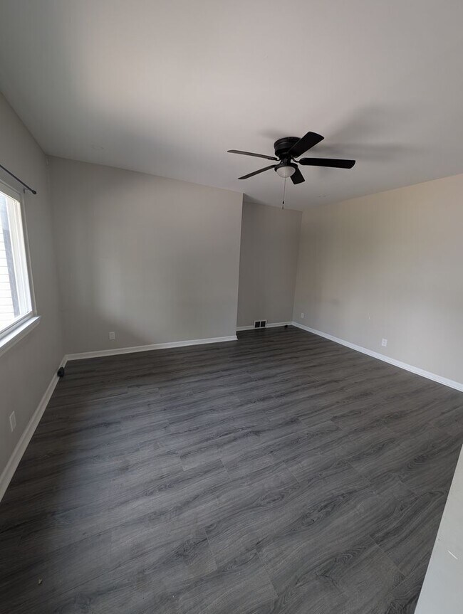 Building Photo - 2508 Cobden St