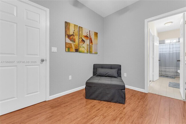 Building Photo - 8844 S Isles Cir