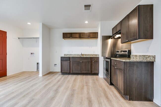 Building Photo - Updated 3 Bedroom Home For Lease!!