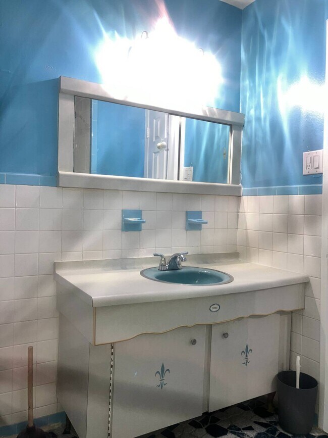 Building Photo - 973 E 85th St