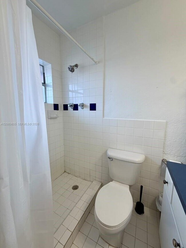 Building Photo - 8650 SW 67th Ave