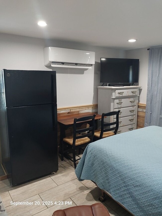 Building Photo - Charming One Bedroom ADU Furnished or Unfu...