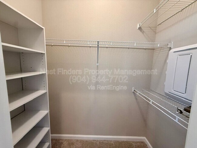 Building Photo - 427 Brandon Lks Dr