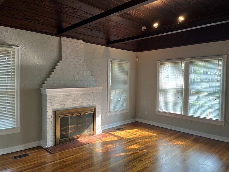 Building Photo - 2140 Arcadia Pl