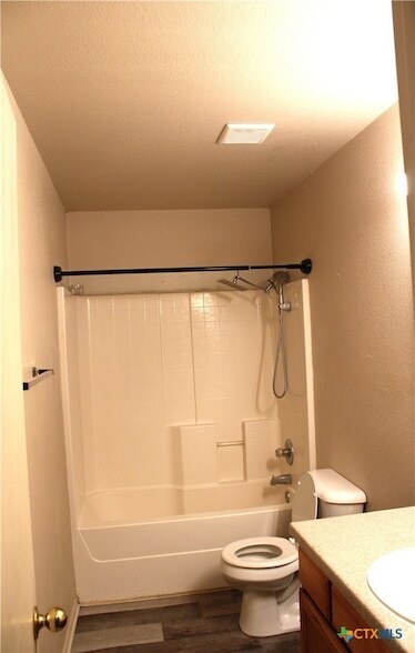 Building Photo - 415 E 4th Ave