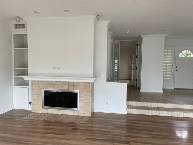 Building Photo - Luxury Woodbridge Lakeview Home 3 Bedroom ...