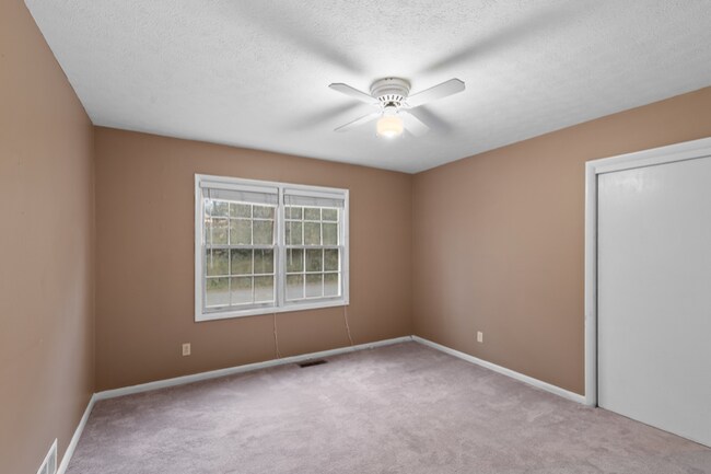 Building Photo - 311 Hillcrest Ct