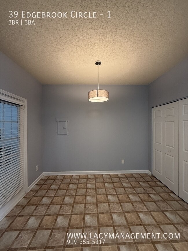 Building Photo - 39 Edgebrook Cir