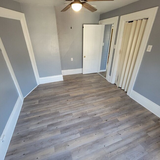 Building Photo - 1402 Willis Ave