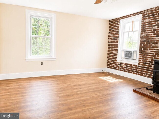 Building Photo - 34 Fretz Rd