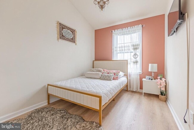 Building Photo - 321 Fountain St