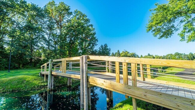 Building Photo - 2121 Dogwood Ln